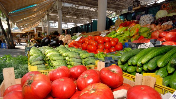 Трети фермерски пазар за производители от община Сливен ще се проведе на 18 декември, събота. Обичайно, пазарът ще бъде позициониран пред сградата на...